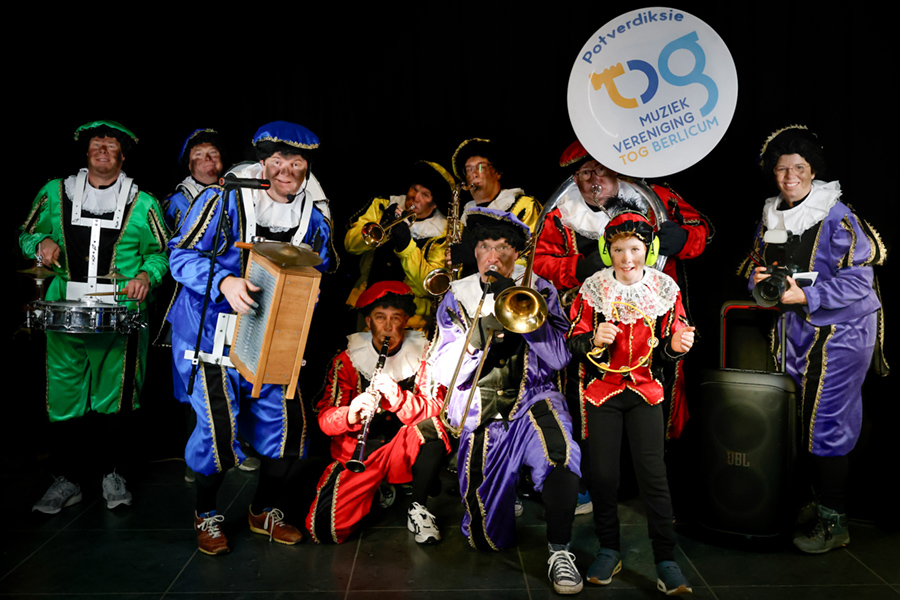 2025-11 pietenbandje berlicum TOG sinterklaas intocht